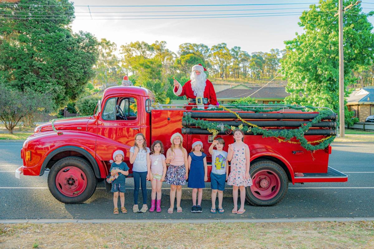 Eaglehawk fire brigade at Christmas Carols